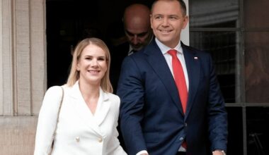 Marta Nawrocka wystawiła sukienkę na licytację. Aktualna cena? Lepiej usiądźcie