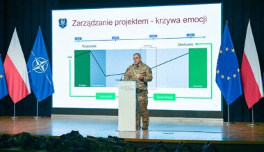 Polska armia będzie silna, zwarta i gotowa? Nie będzie. Musiałbyś pójść w kamasze albo zapłacić więcej