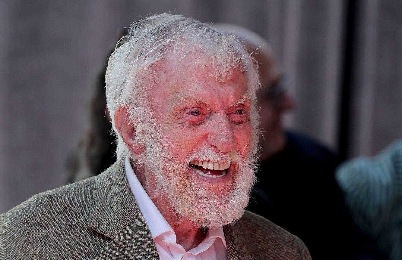 Dick Van Dyke koñczy 100 lat! Legendarny aktor Hollywood ma prawie pó³ wieku m³odsz± ¿onê