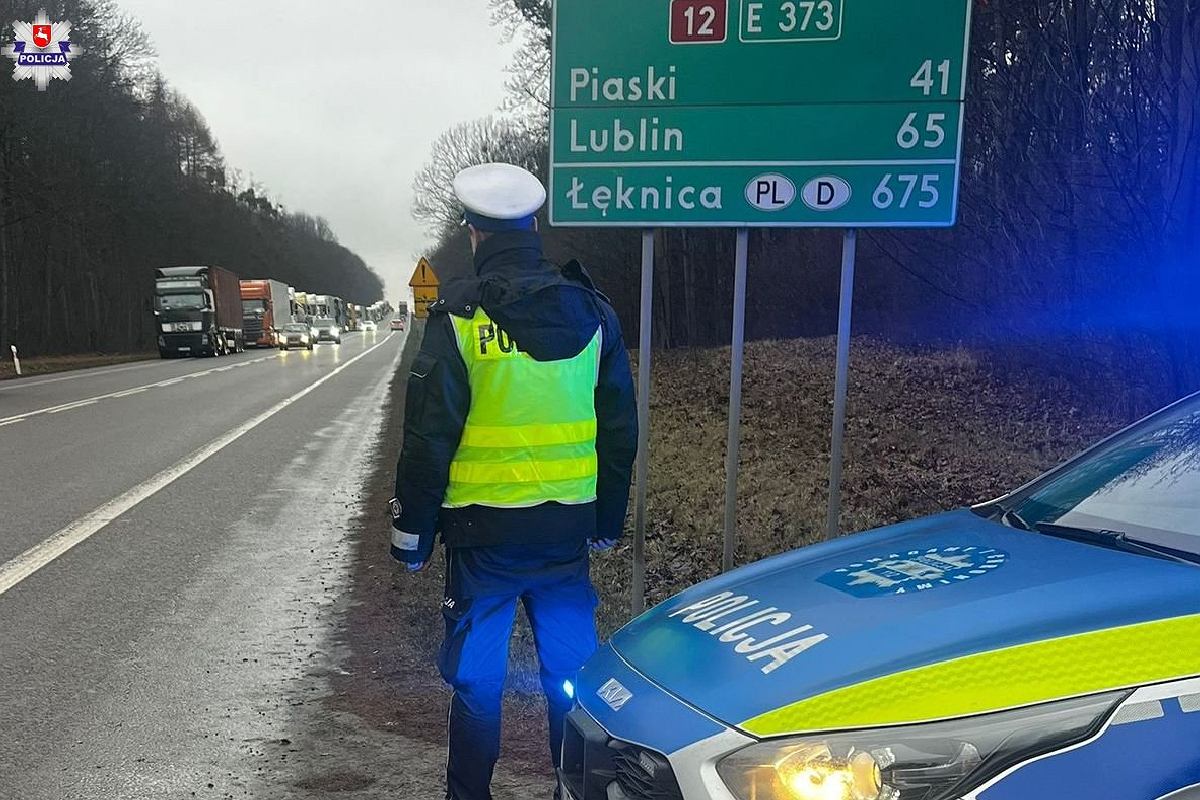 Gigantyczny korek przy granicy polsko-ukraińskiej. Sznur ciężarówek na 20 km. Trzeba czekać 36 godzin