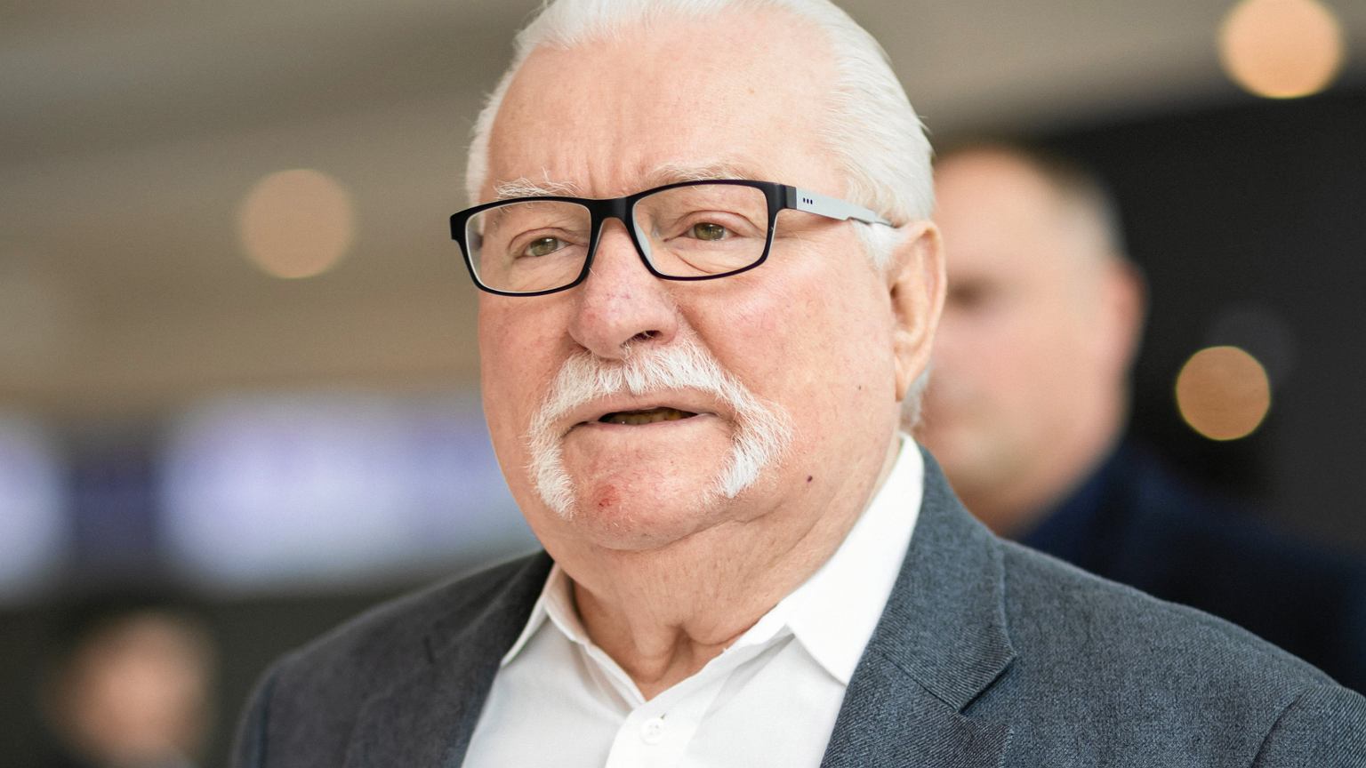 Lech Wałęsa pokazał maila, którego dostał. Internauci go ostrzegają