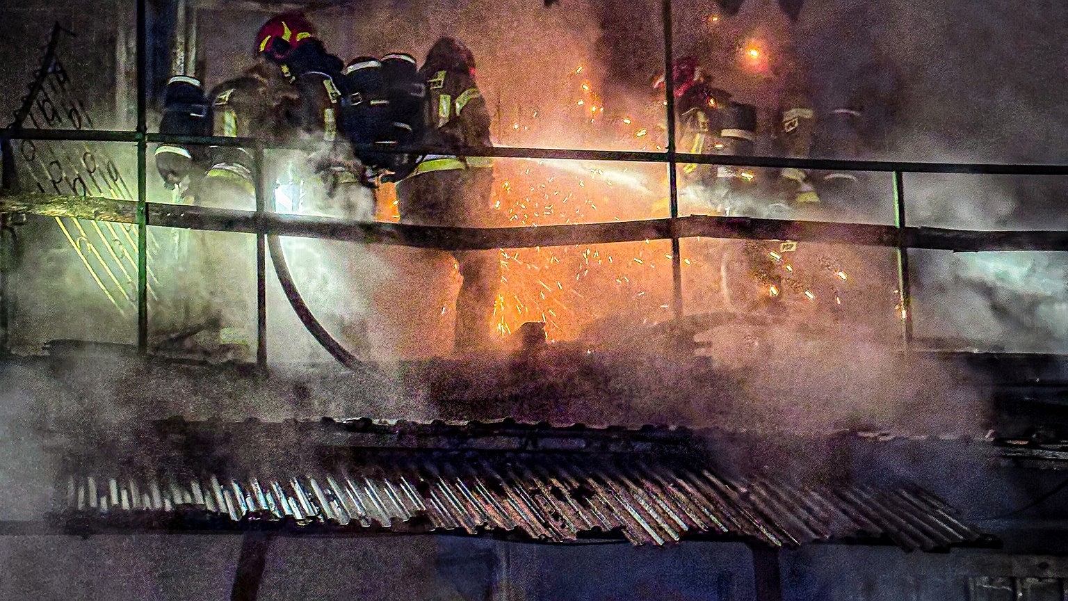 Warszawa. Wielki pożar targowiska na Bakalarskiej. 50 strażaków w akcji