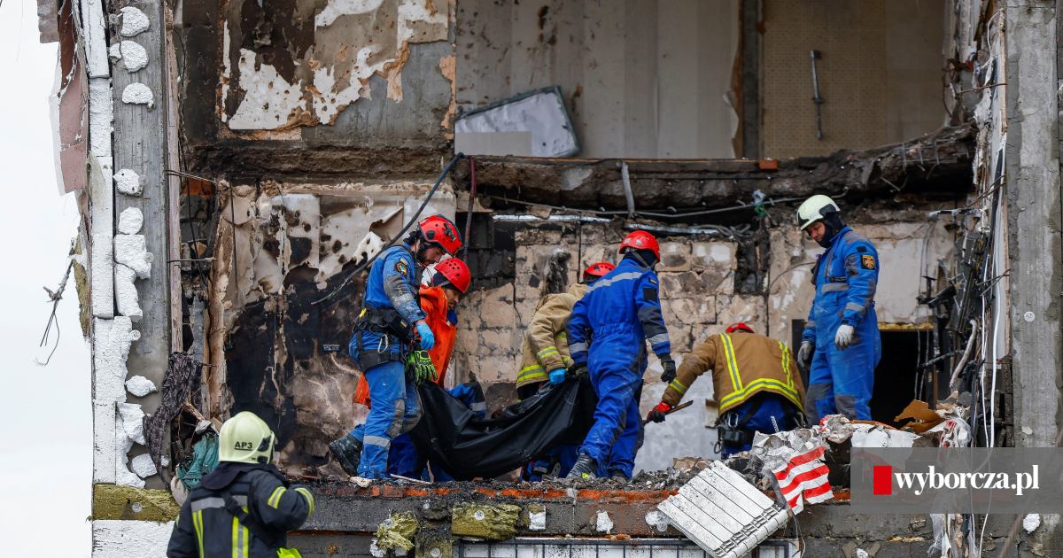 Zełenski: Rosja zaatakowała Ukrainę prawie 500 dronami i 40 rakietami [NA ŻYWO] - Wyborcza.pl