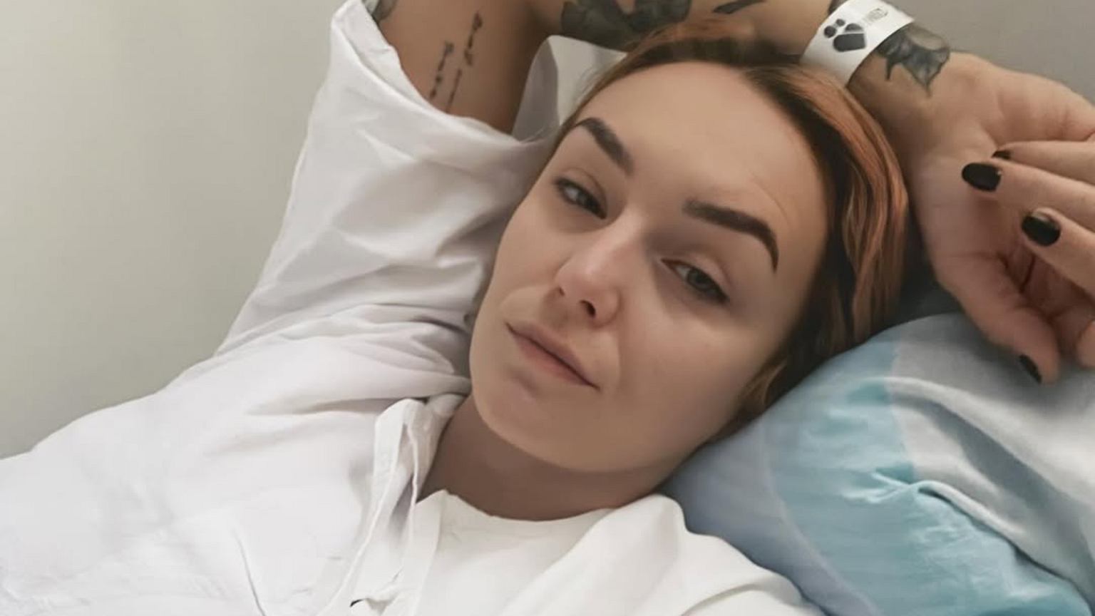 Lazer gorzko o poronieniu w Bo¿e Narodzenie. 'By³ szpital. Oddzia³ patologii ci±¿y'. Zwróci³a siê do kobiet