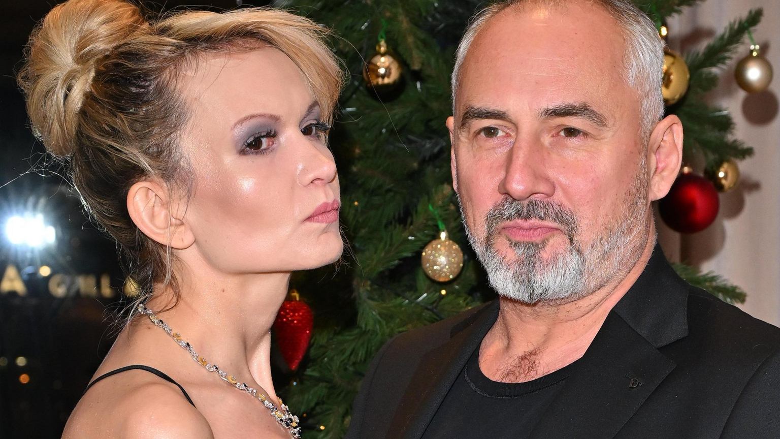 Kopczyński chwali się kadrami ze ślubu. Wszyscy patrzą na suknię panny młodej