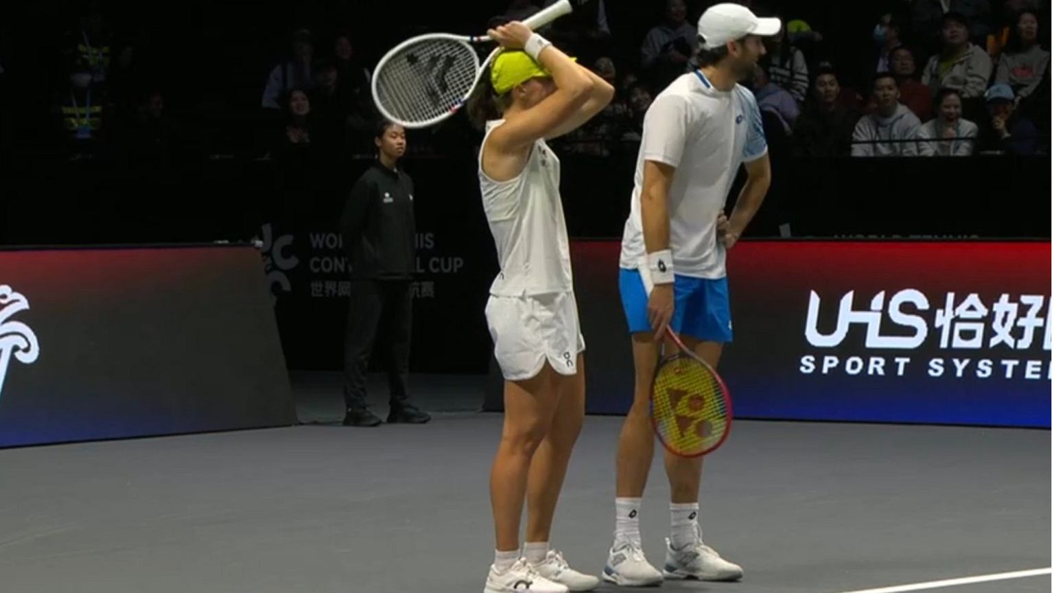 As serwisowy zakończył nietypowy mecz Igi Świątek Tenis