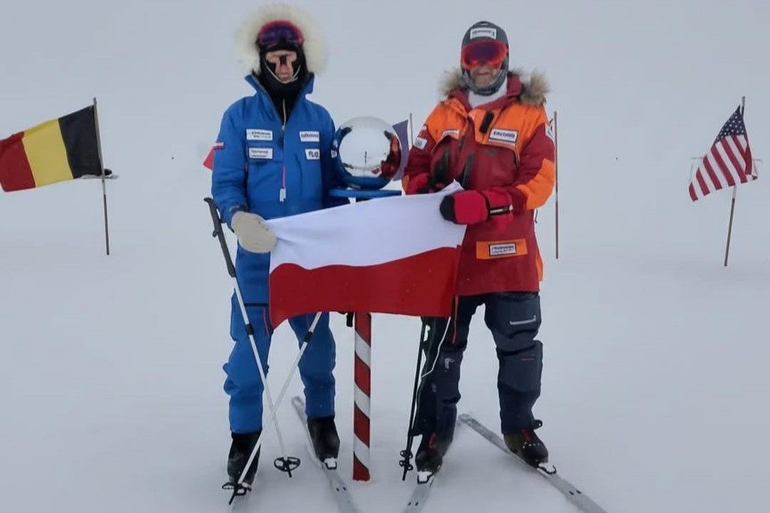 Niebywały wyczyn! Kamiński z synem zdobyli biegun południowy