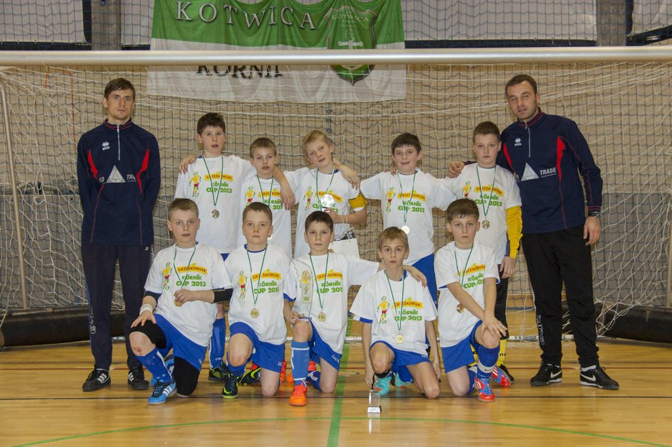 Zespół Akademii Raków w trakcie turnieju Kórnik Cup. Z lewej Łukasz Tomczyk, a z prawej Adam Studnicki
