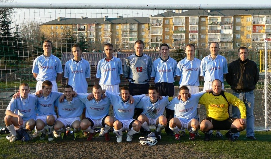 Zespół Stowarzyszenie Sportowe Białołęka Warszawa (dawniej Polfa Tarchomin) z 2006 roku. Marek Papszun drugi od prawej w górnym rzędzie