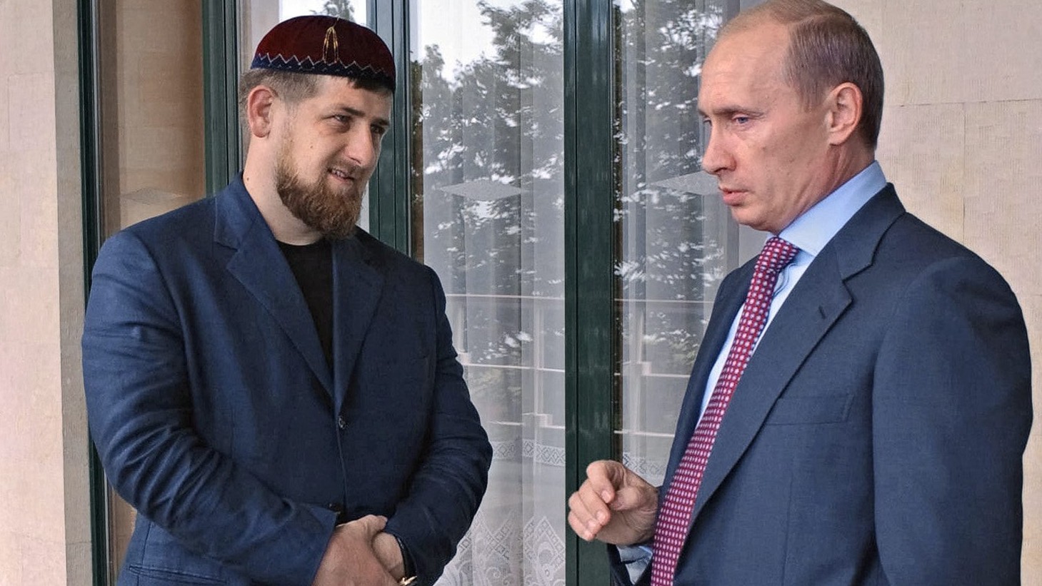 Ramzan Kadyrow, ówczesny wicepremier Czeczenii, i  Władimir Putin, prezydent Rosji. Soczi, 22 sierpnia 2004 r. 
