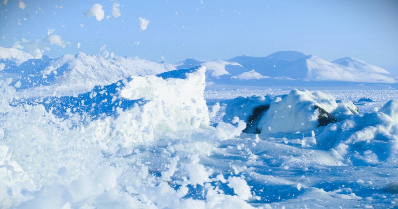 Niezwykły łuk wokół białego karła. RXJ0528+2838 szokuje astronomów