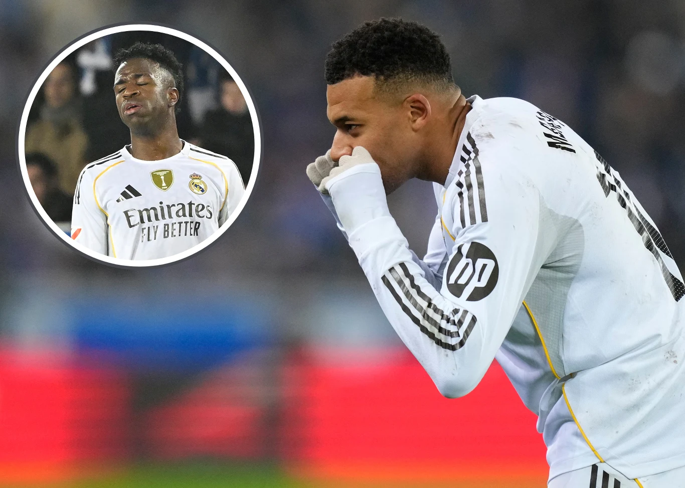 Dwóch piłkarzy Realu Madryt w białych strojach klubowych, jeden z nich zakrywa usta ręką, drugi pokazany w kółku graficznym z zamkniętymi oczami. W tle rozmazane, ciemne trybuny stadionu.