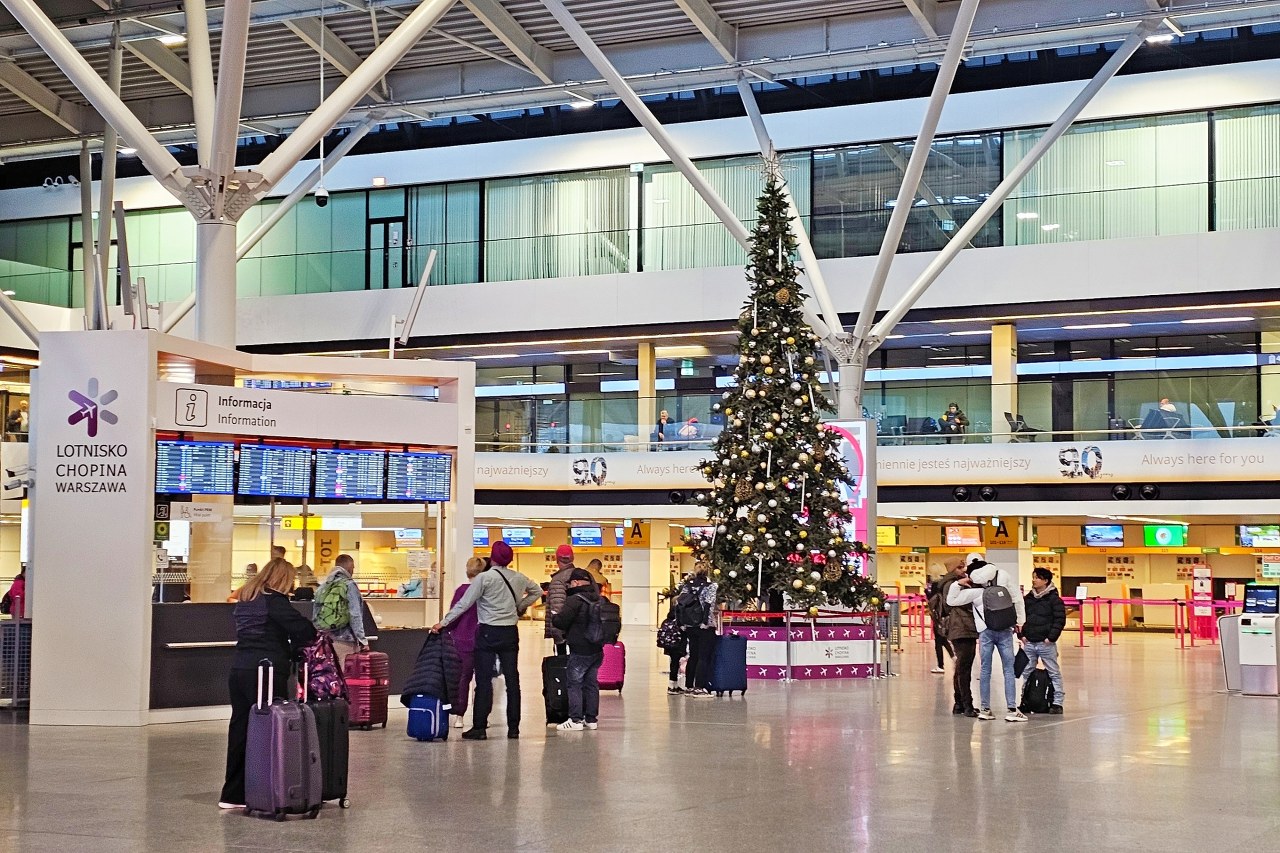 ​Przesiadywał na Okęciu godzinami, z zagłuszarką fal radiowych