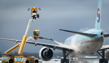 Zima sparaliżowała transport w Holandii - tysiące podróżnych uwięzionych na lotniskach, zamknięte szkoły
