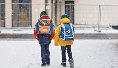 Szkoły zamykane w Polsce z powodu mrozu i śniegu. Co warto wiedzieć?