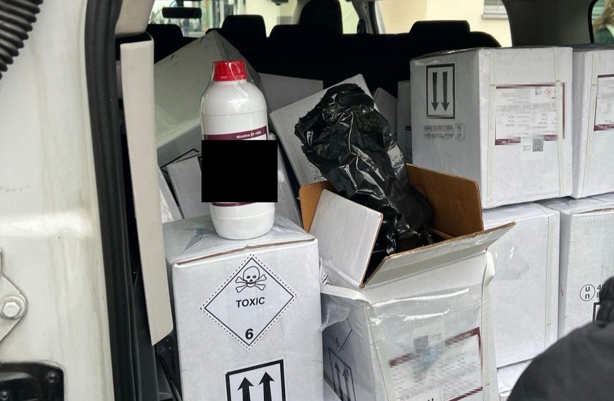 Nikotyna o wartości 1,1 mln zł w bagażniku taksówki! Zatrzymanie w Medyce