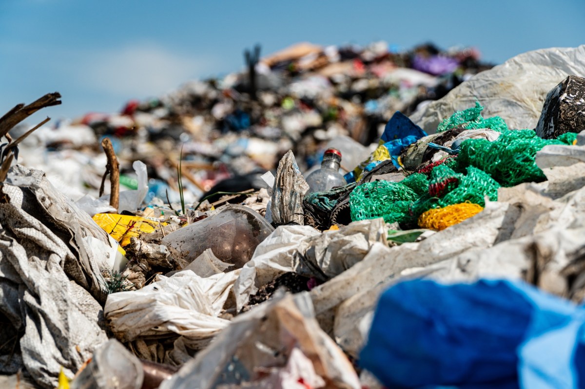 Afera śmieciowa na gigantyczną skalę! Milionowe straty i kolejne aresztowania