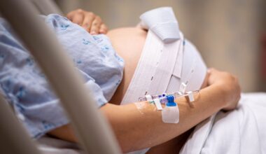 Tragedia po cesarskim cięciu w Grójcu. 31-latka zmarła kilka godzin po porodzie