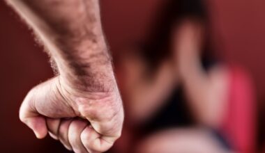 Sławno: 25-latek aresztowany za brutalne znęcanie się nad ciężarną partnerką i próbę przerwania ciąży