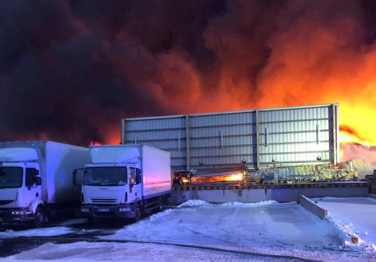Tarnowo Podgórne: Wielki pożar hali magazynowej