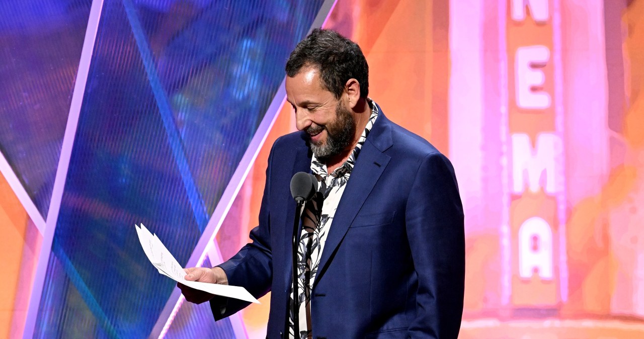 Adam Sandler wyróżniony podczas gali Movies for Grownups Awards. Gwiazdor rozbawił widzów do łez