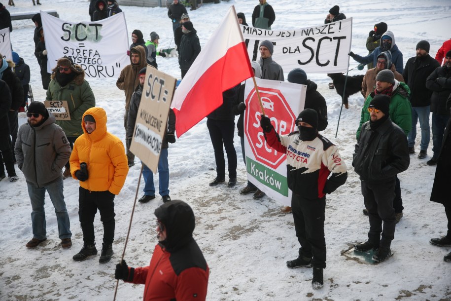 Protest mieszkańców przeciwko krakowskiej Strefie Czystego Transportu /	Łukasz Gągulski /PAP