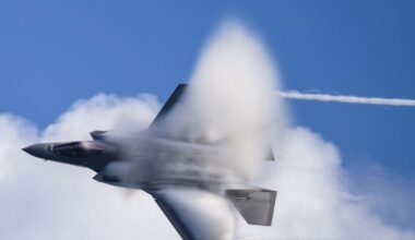 Niezwykły łuk wokół białego karła. RXJ0528+2838 szokuje astronomów