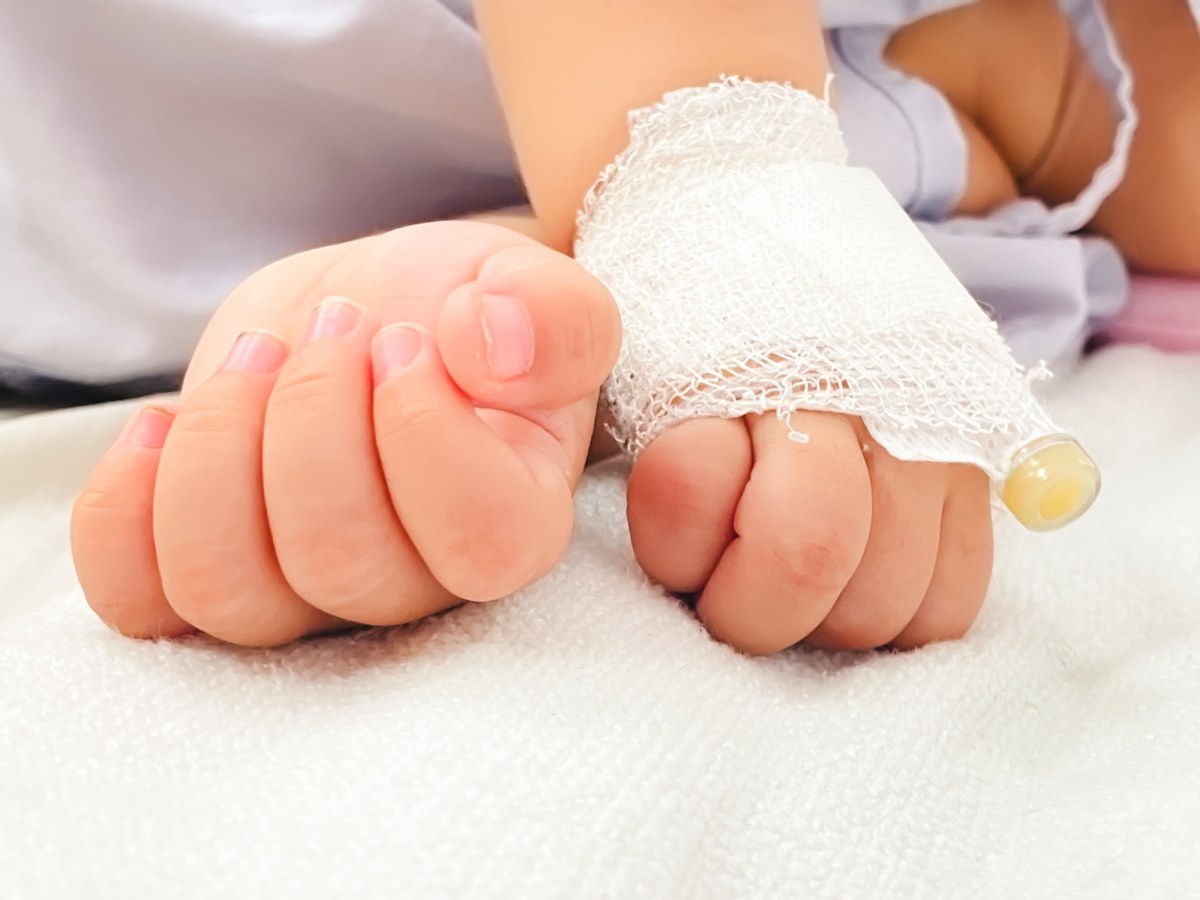 Dziecko z urazem czaszki i kończyn trafiło do szpitala w Nowym Sączu