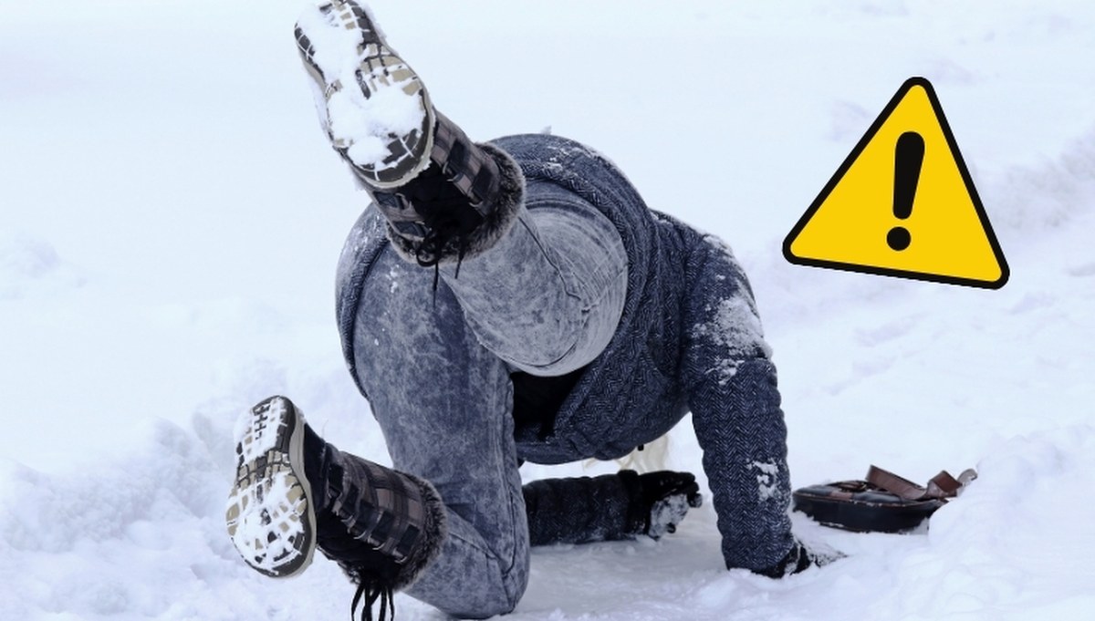 Gołoledź w Toruniu: Wzrost liczby urazów, długie kolejki na SOR i apel o ostrożność