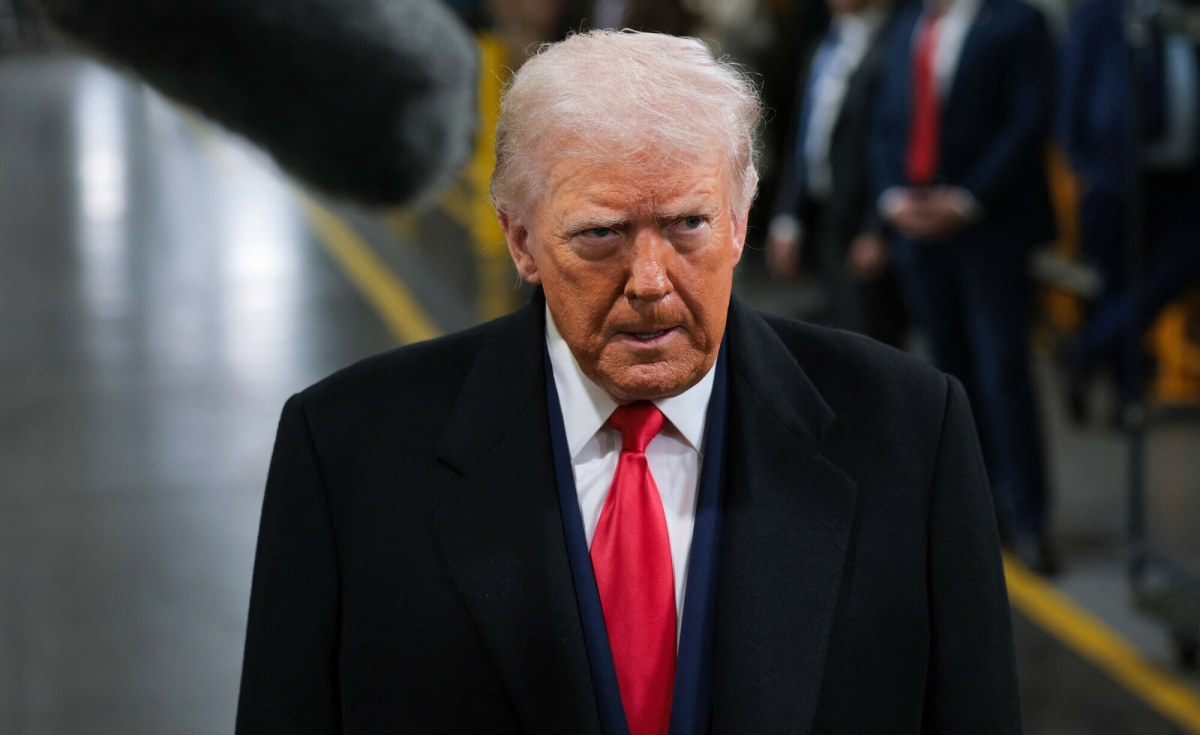 Pracownik Forda zawieszony po incydencie z Donaldem Trumpem. Internet odpowiada zbiórkami pieniędzy