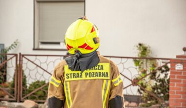 Pożar mieszkania w Lędzinach. Mężczyzna uciekał przez balkon