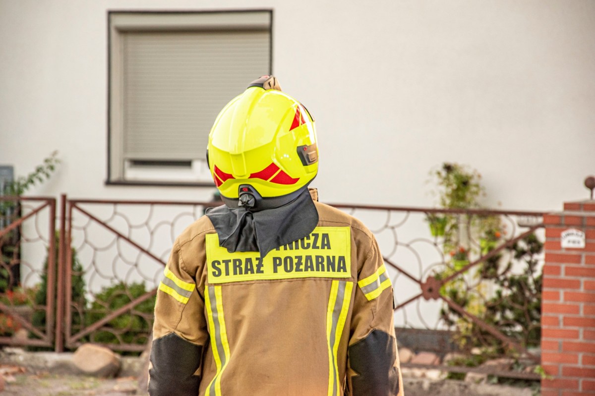 Pożar mieszkania w Lędzinach. Mężczyzna uciekał przez balkon