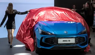 Prezentacja samochodu MG 3 na targach motoryzacyjnych w Genewie