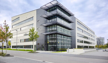 Nowość z CES 2026: Tianma prezentuje ekran 27 QHD o naprawdę wysokim odświeżaniu, który opiera się na technologii Oxide TFT [1]