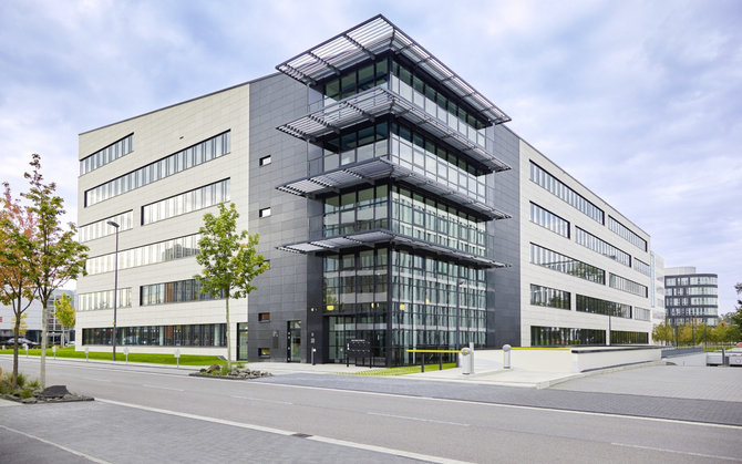 Nowość z CES 2026: Tianma prezentuje ekran 27 QHD o naprawdę wysokim odświeżaniu, który opiera się na technologii Oxide TFT [1]