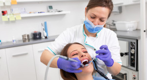 Dynamiczny wzrost liczby ukraińskich dentystów w Polsce