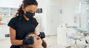 Ceny u dentysty. Pierwsza taka sytuacja od 2020 r.