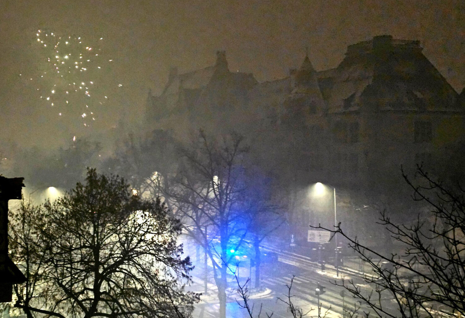 Poszarpane od petard dłonie i kilkadziesiąt pożarów. Służby miały co robić w sylwestra