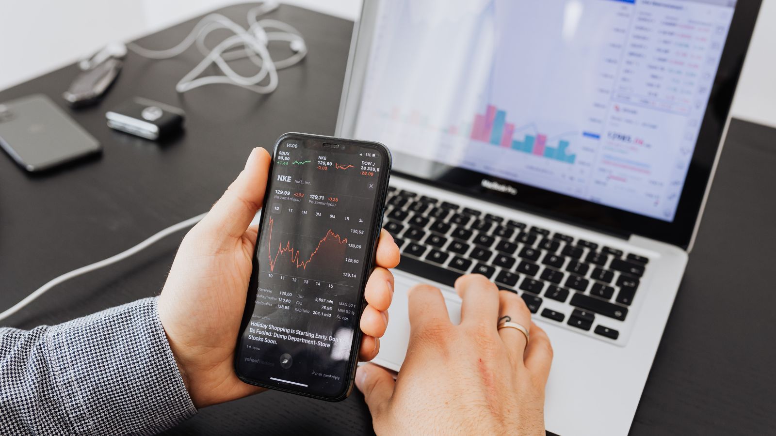 Obowiązkowa opłata dla posiadaczy laptopów i smartfonów. W Polskę ruszyły kontrole