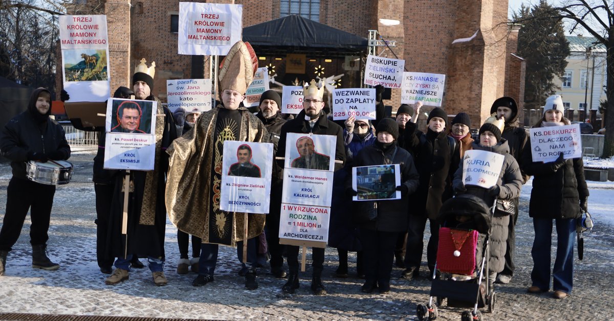 Symboliczny protest pod poznańską katedrą