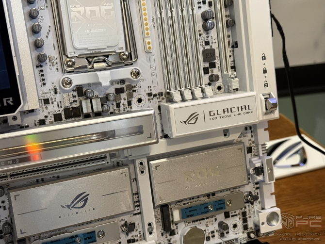 ASUS ProArt GeForce RTX 5090, ROG Crosshair X870E Glacial oraz ROG Cronox - Najważniejsze nowości dla entuzjastów PC [nc1]