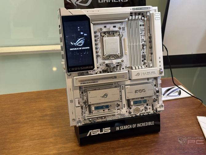 ASUS ProArt GeForce RTX 5090, ROG Crosshair X870E Glacial oraz ROG Cronox - Najważniejsze nowości dla entuzjastów PC [nc1]
