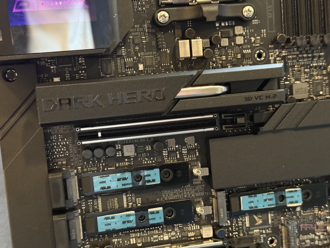 ASUS ProArt GeForce RTX 5090, ROG Crosshair X870E Glacial oraz ROG Cronox - Najważniejsze nowości dla entuzjastów PC [nc1]