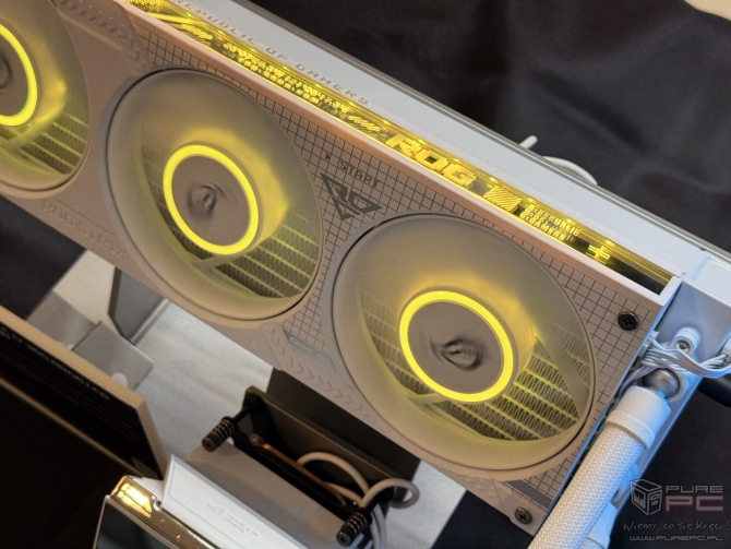 ASUS ProArt GeForce RTX 5090, ROG Crosshair X870E Glacial oraz ROG Cronox - Najważniejsze nowości dla entuzjastów PC [nc1]