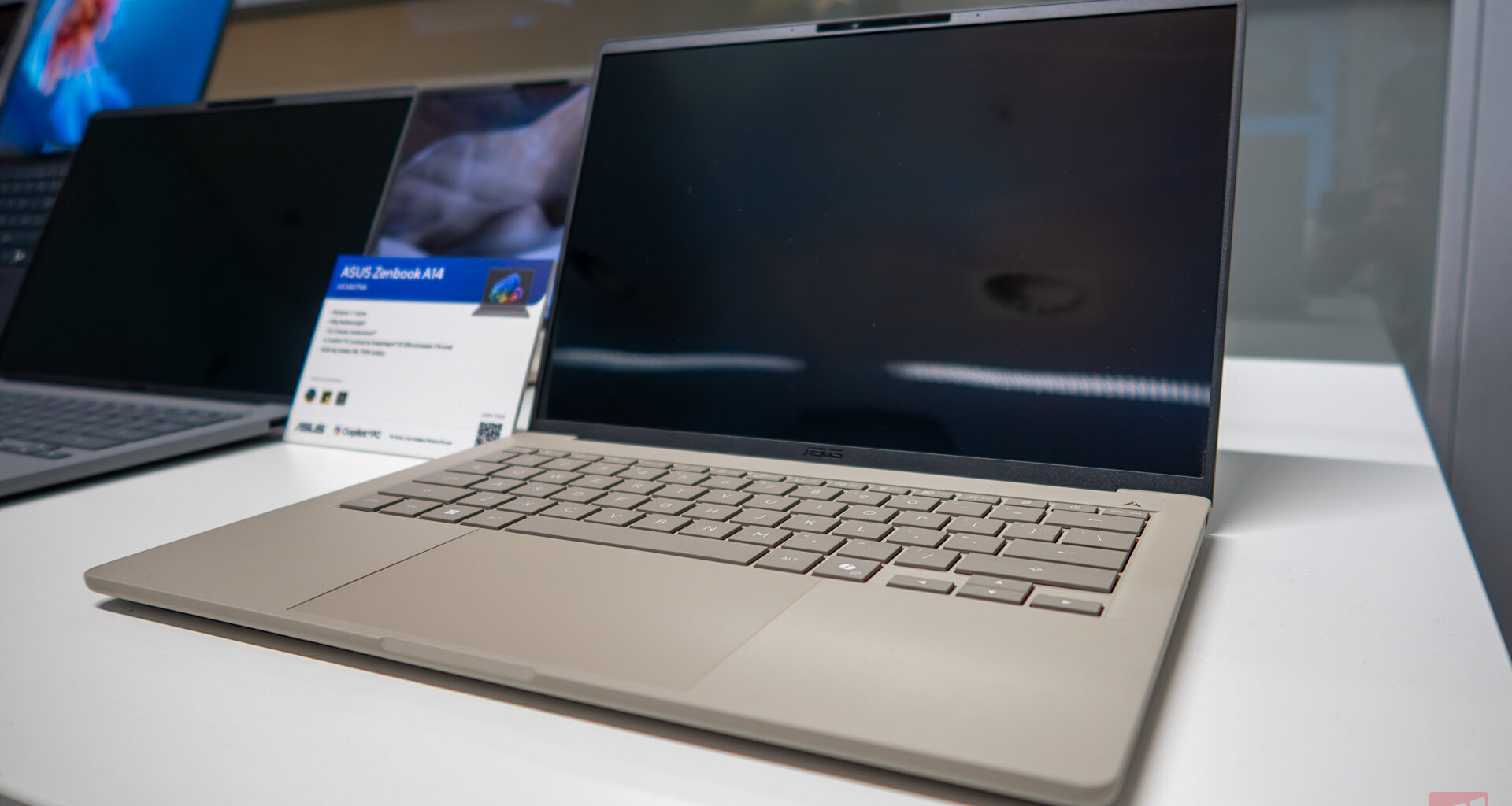 ASUS i Qualcomm pozamiatali. Nawet 28 godzin pracy na jednym ładowaniu