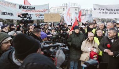 Krzyż wzmożenia narodowego z Kielna. Prawicowa obrona dodatku do stroju na Halloween?