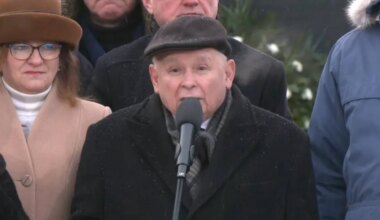 Prowokatorzy na miesięcznicy smoleńskiej. Prezes PiS: ″Hańbą tego rządu jest to, że to toleruje″ [WIDEO]