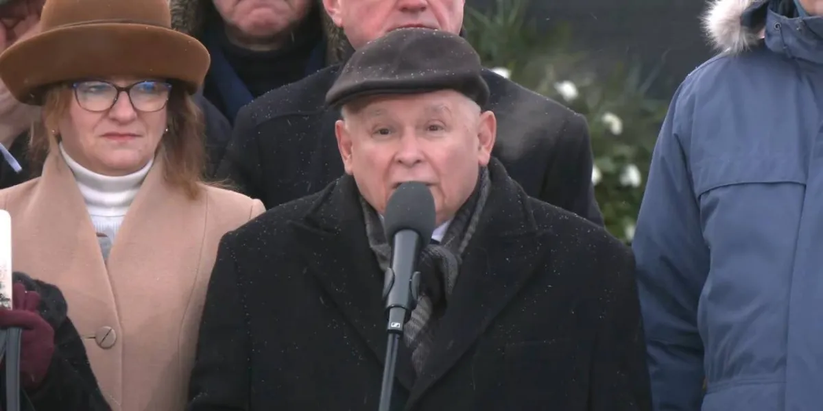 Prowokatorzy na miesięcznicy smoleńskiej. Prezes PiS: ″Hańbą tego rządu jest to, że to toleruje″ [WIDEO]