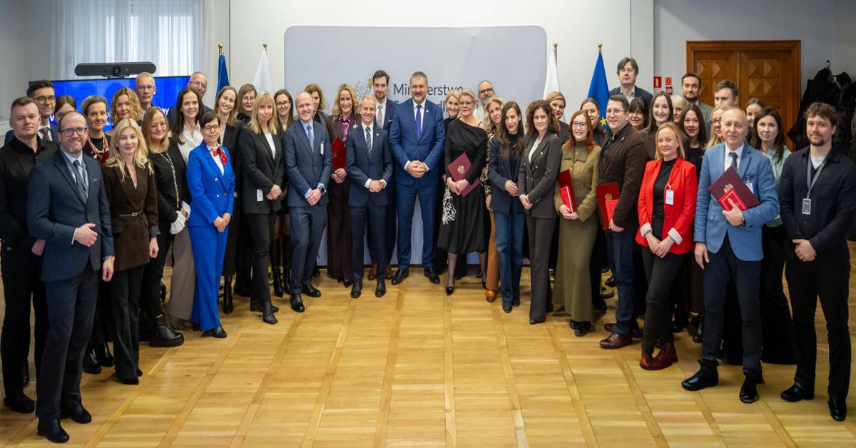 Minister Sprawiedliwości wręczył listy gratulacyjne sądom wyróżniającym się w obszarze edukacji prawnej - Ministerstwo Sprawiedliwości