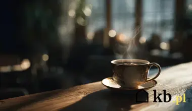 Filiżanka z zaparzoną kawą